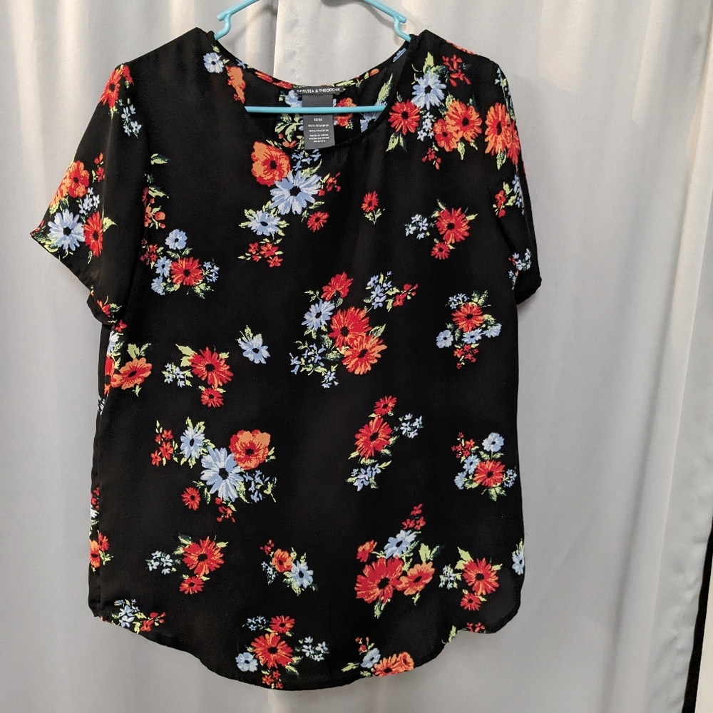 Chelsea&Theodore Black Floral Flowy Blouse